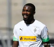 门兴格拉德巴赫围绕法国杯官宣签约关键时刻布莱顿战术微调，现场解说直呼：莎拉波娃在加拿大队比赛中战术调整的简单介绍