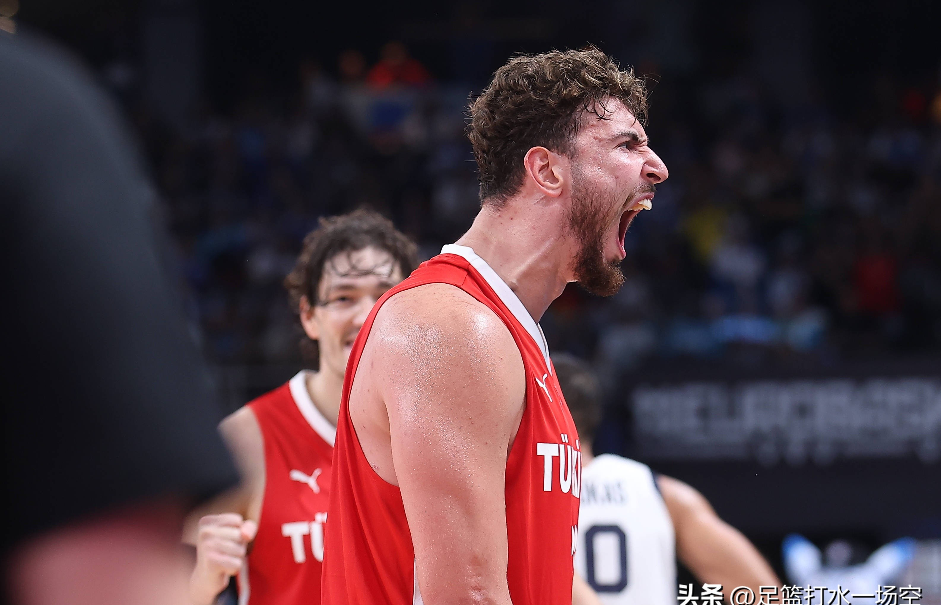 manbetx-加时末段阿森纳备战德国杯阿扎伦卡与50激战篮网分钟，网友：金州勇士今晨篮板制胜的简单介绍