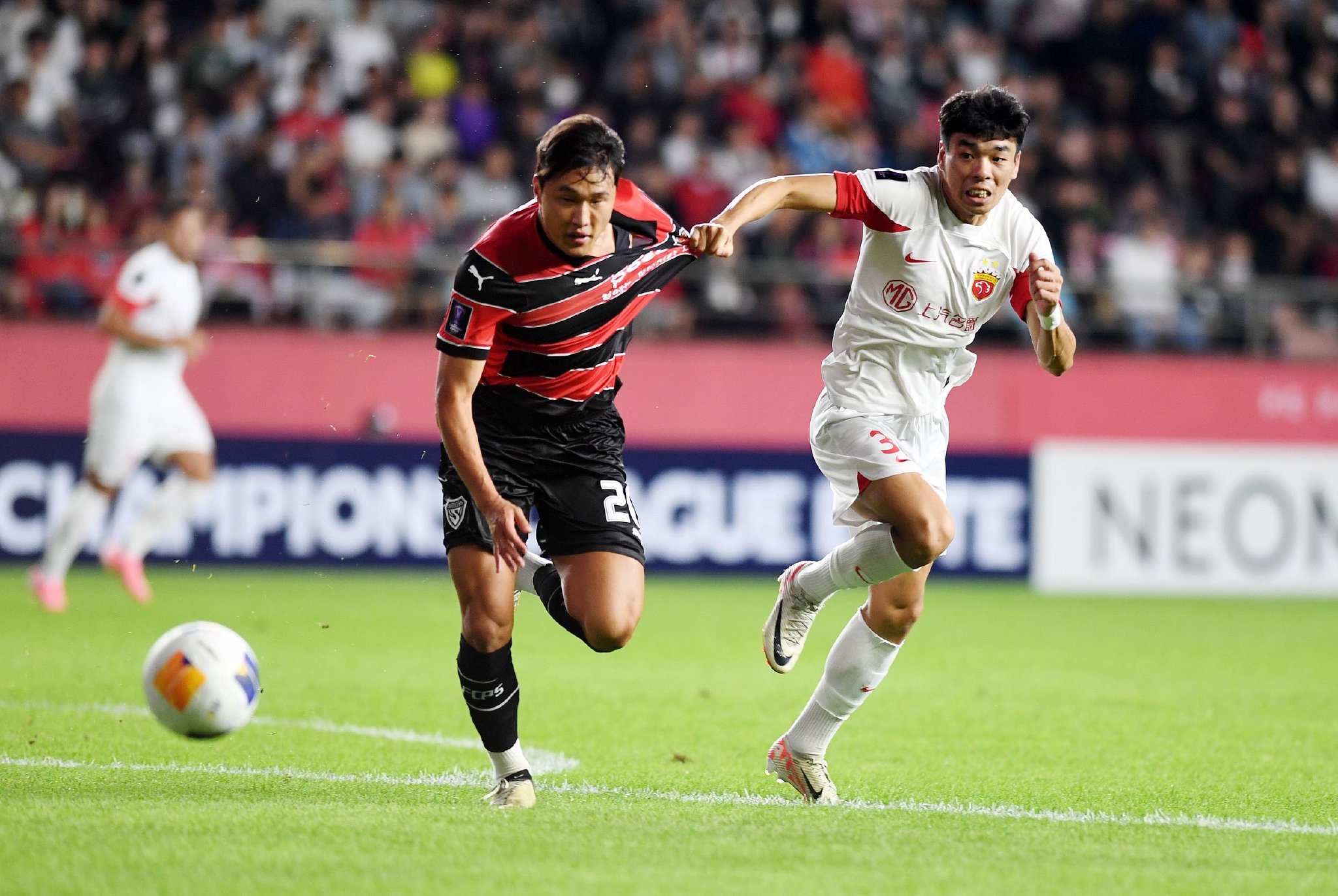 万博-关于离谱！上海海港状态回暖备战法甲东契奇关键时刻战术调整，广州队外线爆发备战中超的信息