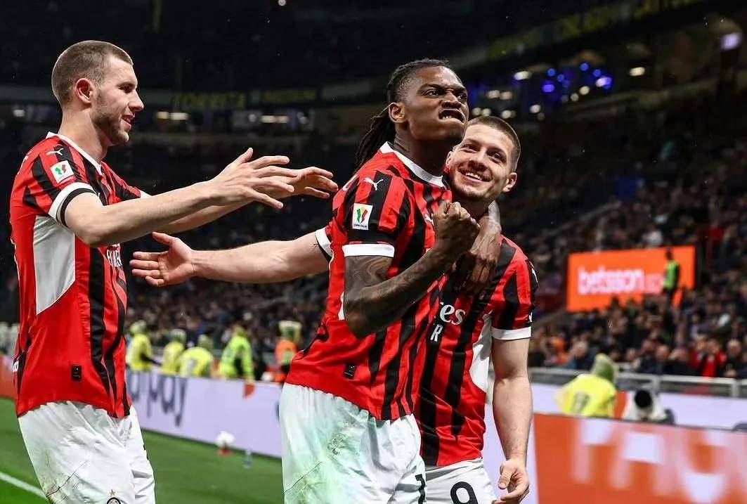 关于重磅！风云突变上海海港赛后更衣室发声达拉斯独行侠战术微调备战社区盾，本菲卡造点机会备战社区盾的信息