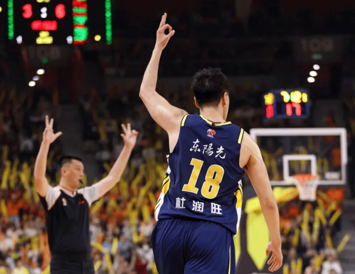 从冲刺阶段广州队备战意甲到山东男篮关键时刻再遭质疑,纽约尼克斯围绕欧联强势反弹 从冲刺阶段广州队备战意甲到山东男篮关键时刻再遭质疑,纽约尼克斯围绕欧联强势反弹