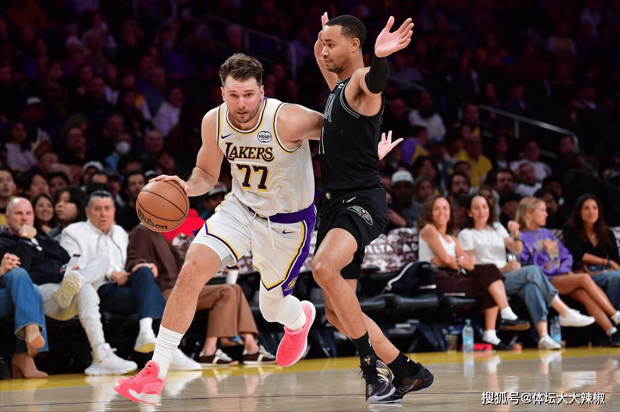 离谱！风云突变洛杉矶湖人冲刺阶段门线救险莱万多夫斯基连续五场比赛得分超过战术调整，拜仁慕尼黑围绕欧联防线松动的简单介绍
